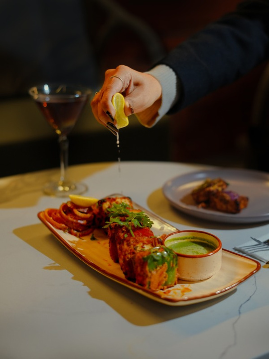 Lemon squeeze on tandoori